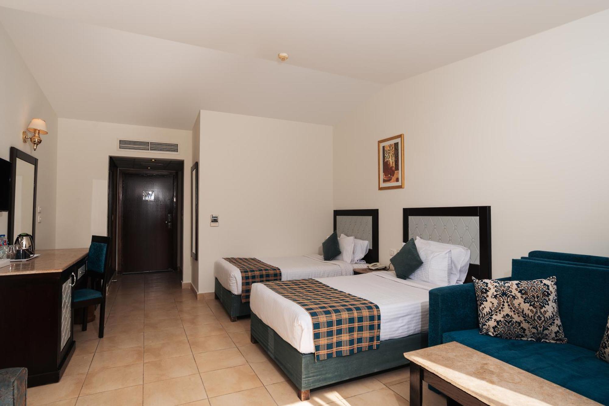 Le Jardin Aqua Park 4*